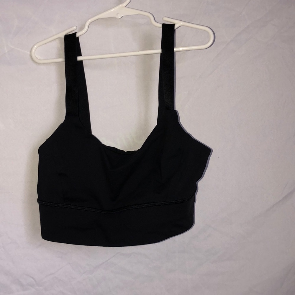 black Lululemon sports bra